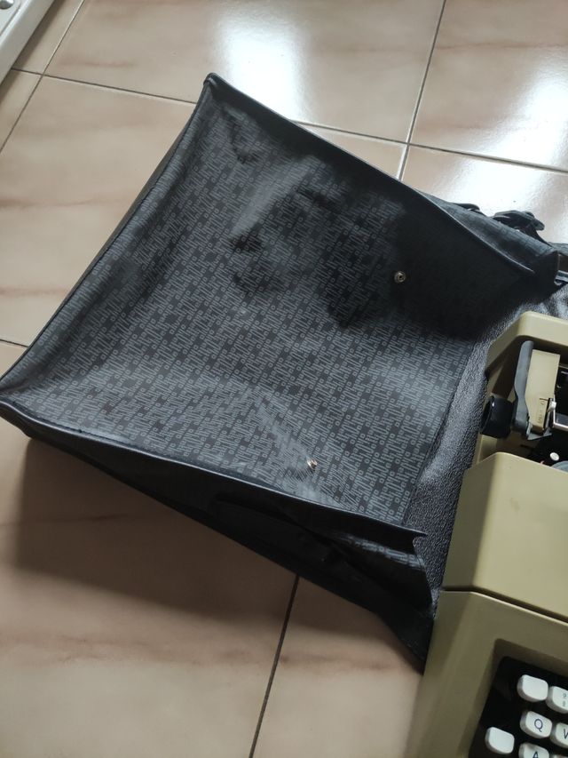 Maquina de escribir Olivetti