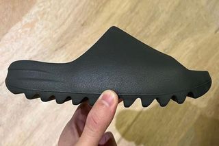 Yeezy slides nuevas Black Onyx