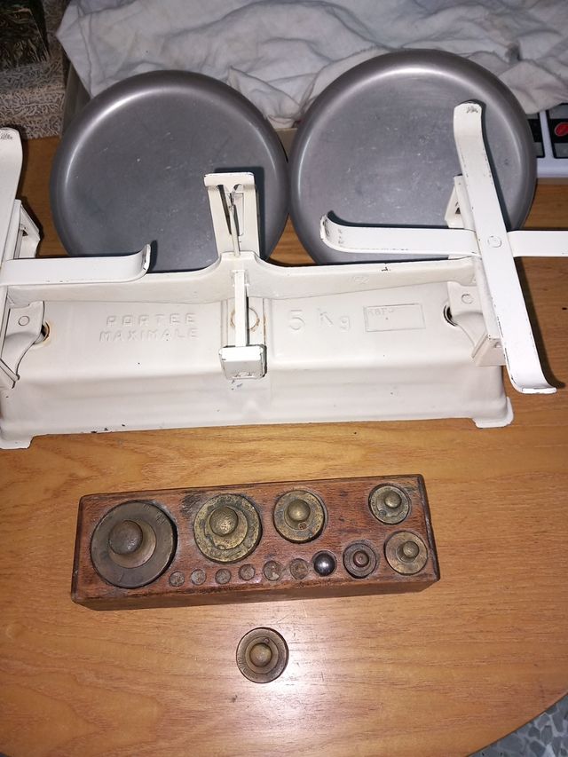 Peso de cocina con 7 pesas de bronce