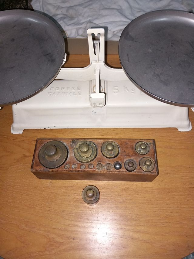 Peso de cocina con 7 pesas de bronce