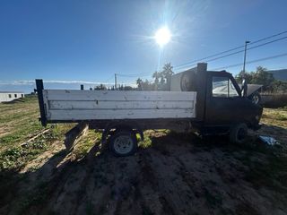 Camion basculante Iveco pegasus