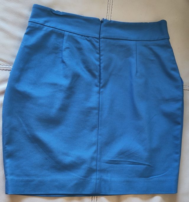 Falda con volumen en las caderas, muy original y f