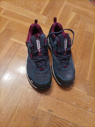 Zapatillas de montaña impermeables 