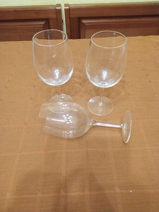 N. 3  bicchieri vino degustazione bormioli 