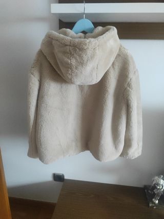 Chaquetón con capucha