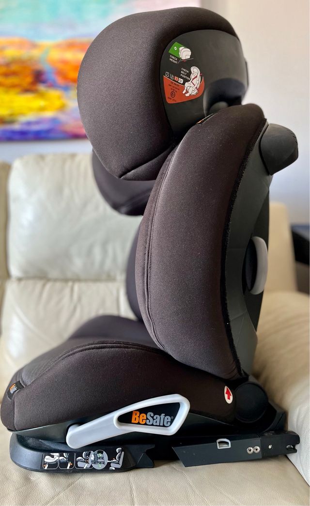 Silla muy segura de coche niño/niña.