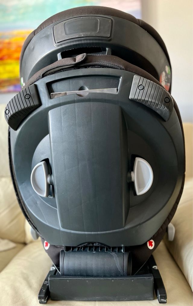 Silla muy segura de coche niño/niña.