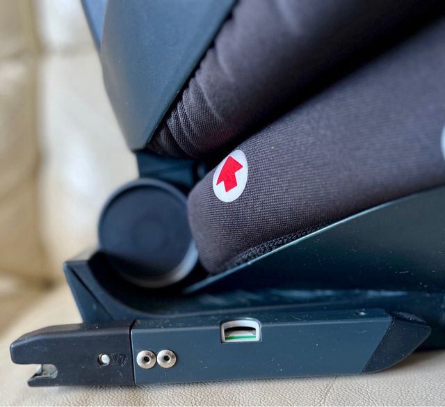 Silla muy segura de coche niño/niña.