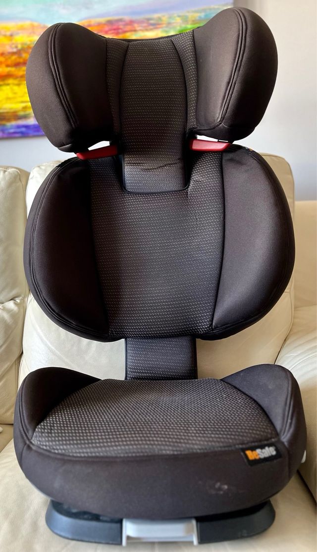 Silla muy segura de coche niño/niña.