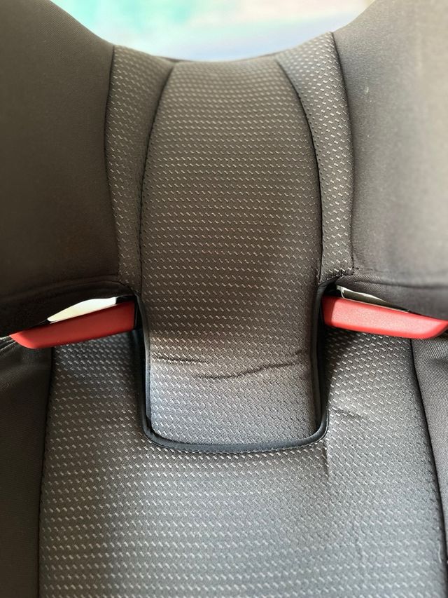 Silla muy segura de coche niño/niña.