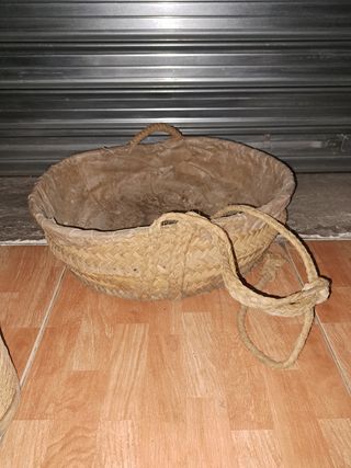Antigüedades, damajuana, espuerta ...