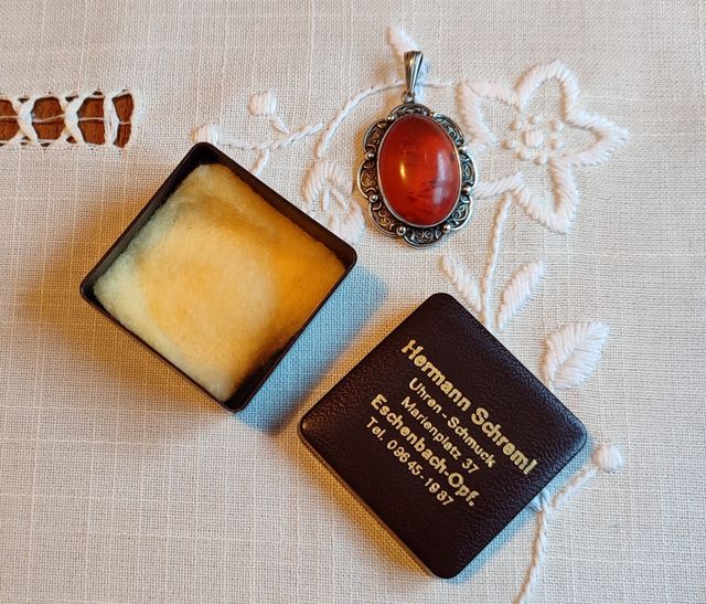 Colgante o dije de ámbar Art Deco, años 30.