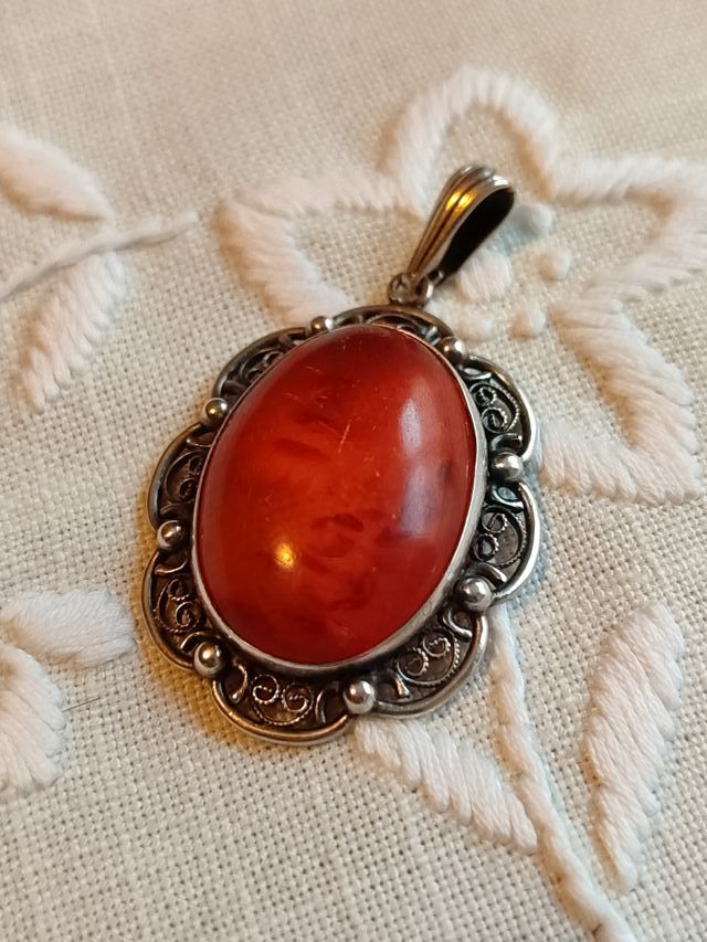 Colgante o dije de ámbar Art Deco, años 30.
