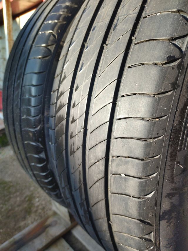 215 60 17 96H MICHELIN