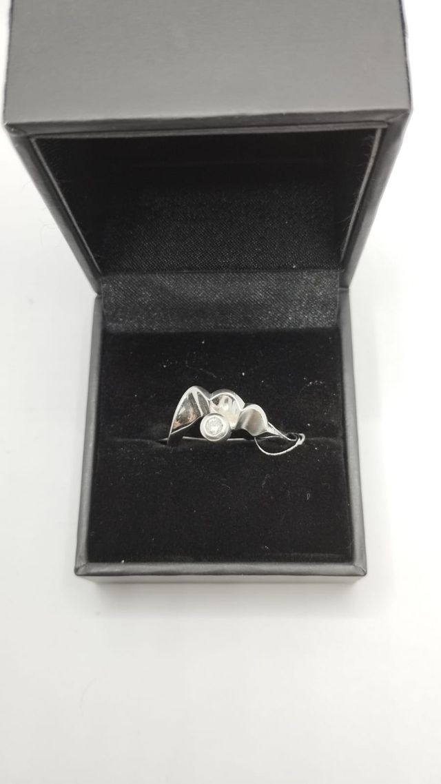 ANILLO ABSTRACTO ORO 18K BLANCO Y DIAMANTE