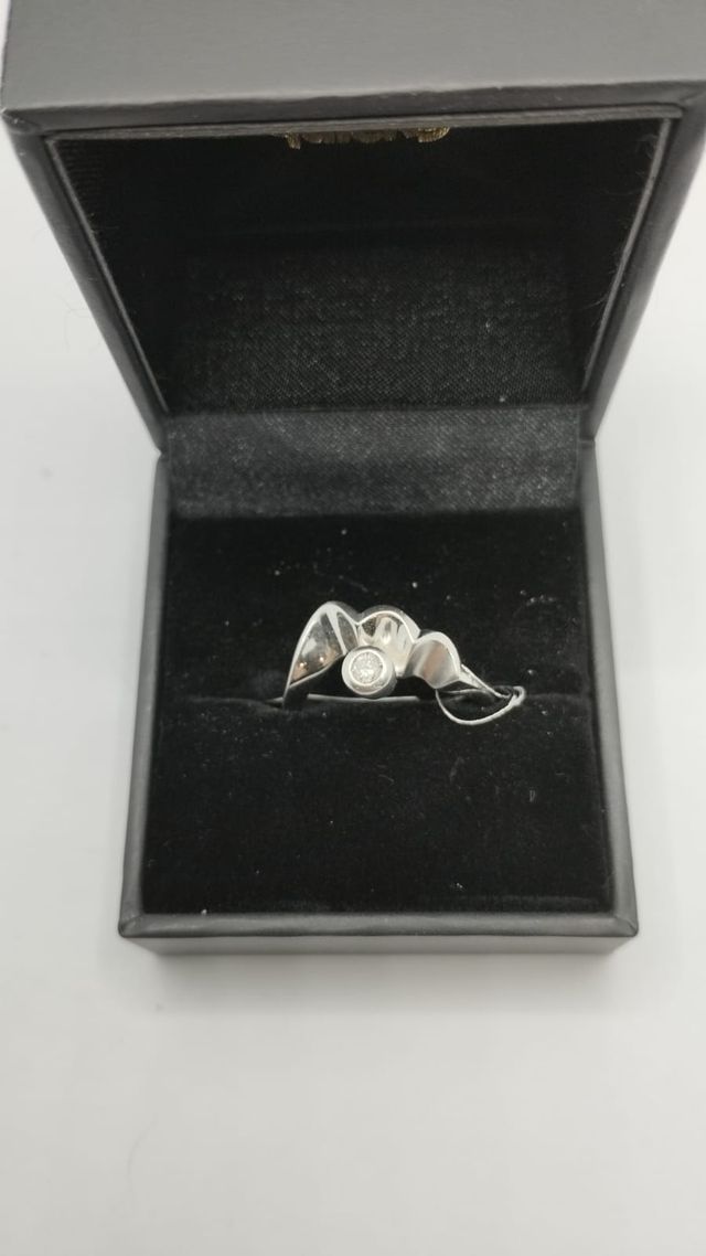 ANILLO ABSTRACTO ORO 18K BLANCO Y DIAMANTE