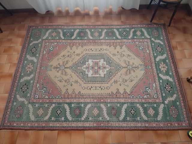 Tappeto con disegni geometrici