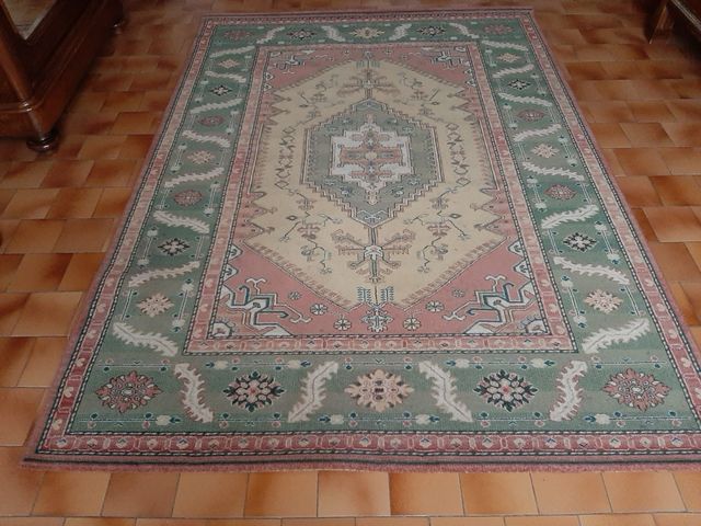 Tappeto con disegni geometrici