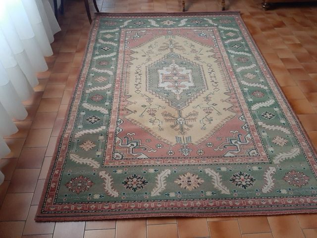 Tappeto con disegni geometrici