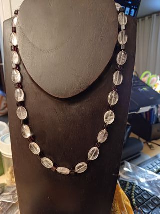 Collar de amatistas de distintos colores y plata