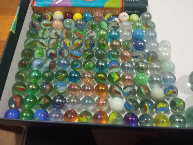 *Canicas grandes y pequeñas