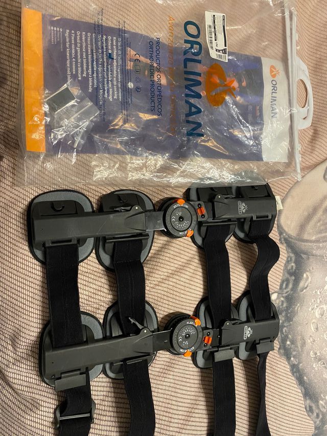 Ginocchiera ortopedica regolabile con serratura