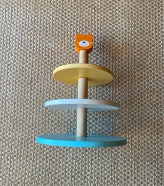 Suporte de madeira para bolos