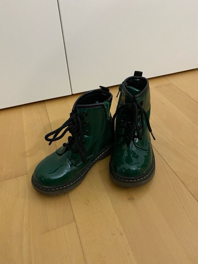 BOTAS VERDES NIÑA
