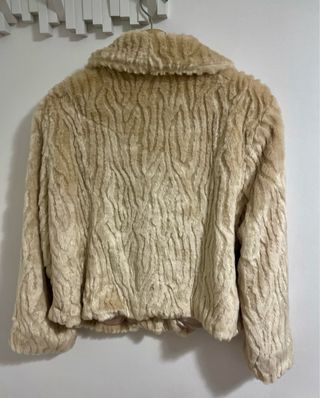 Chaqueta pelo color marfil