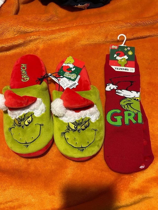 Pack grinch zapatillas y calcetines