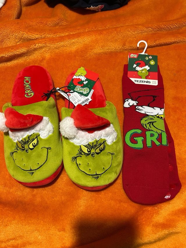 Pack grinch zapatillas y calcetines