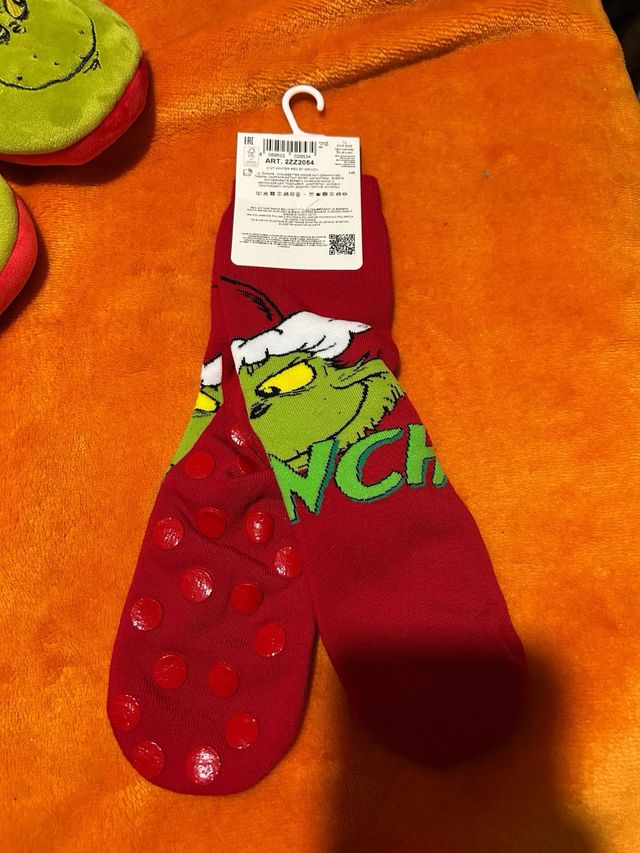 Pack grinch zapatillas y calcetines