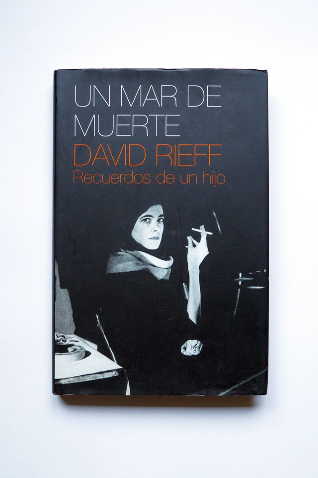 Un mar de muerte: Recuerdos de un hijo David Rieff