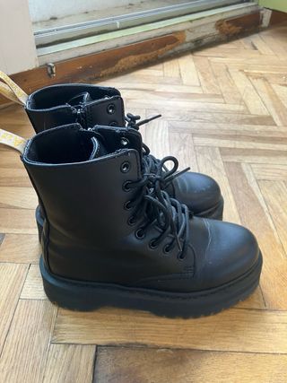 Dr Martens Jadon II Mono Vegan second hand for 130 EUR in Barcelona in WALLAPOP