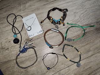 Pulseras y collares