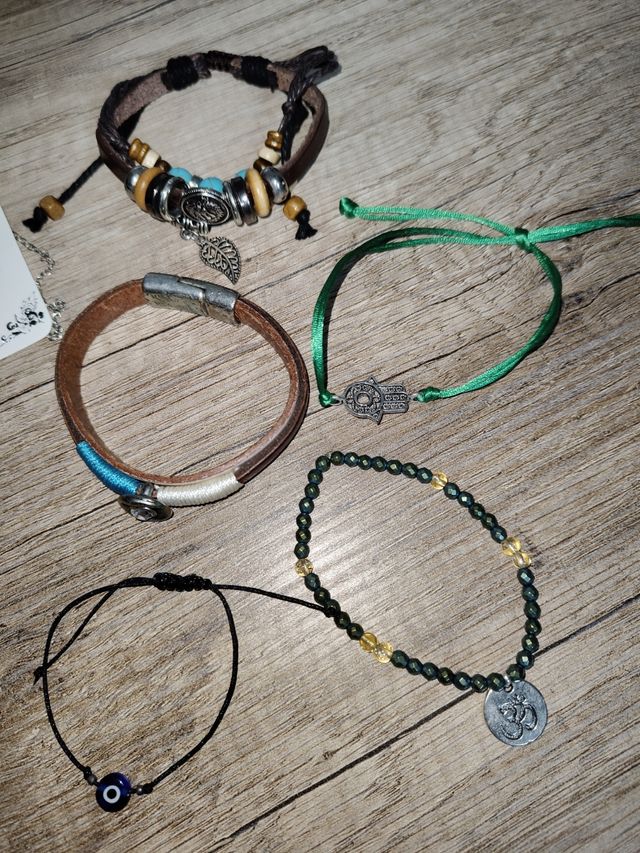 Pulseras y collares