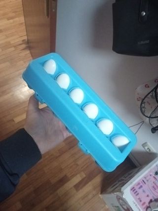 Huevos de juguete