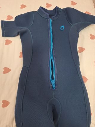 Neopreno natación 8 años muy nuevo 