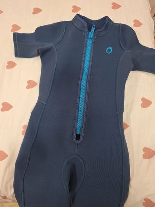 Neopreno natación 8 años muy nuevo 