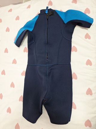Neopreno 6-8 años muy nuevo 