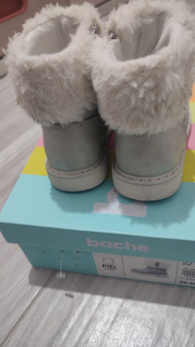 Botines número 22 Bache