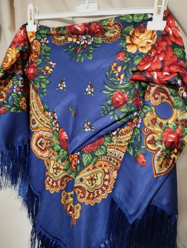 Mantón traje regional 