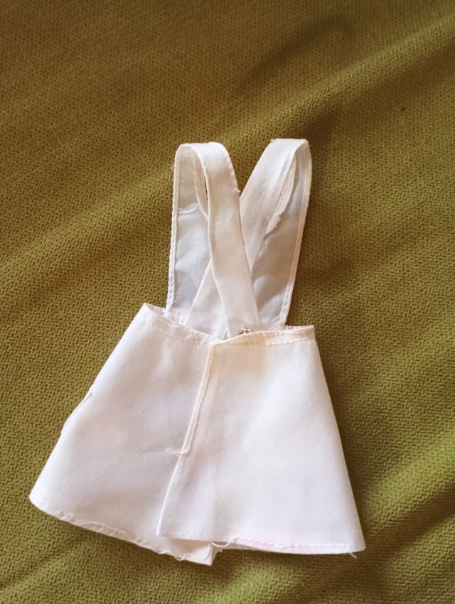 Mandil blanco de la Nancy.