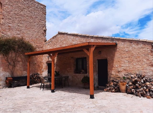 Pergola madera laminada anexada techada