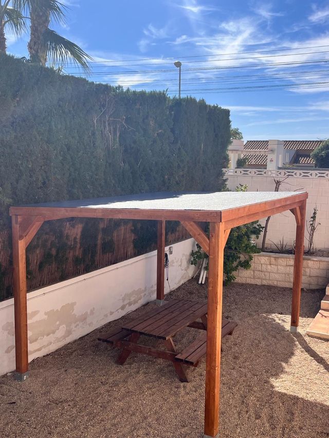 Pergola madera laminada techada