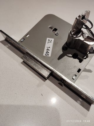 CERRADURA CON BOMBIN