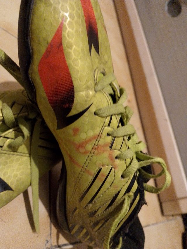 Zapatos de fútbol firmados por casillas