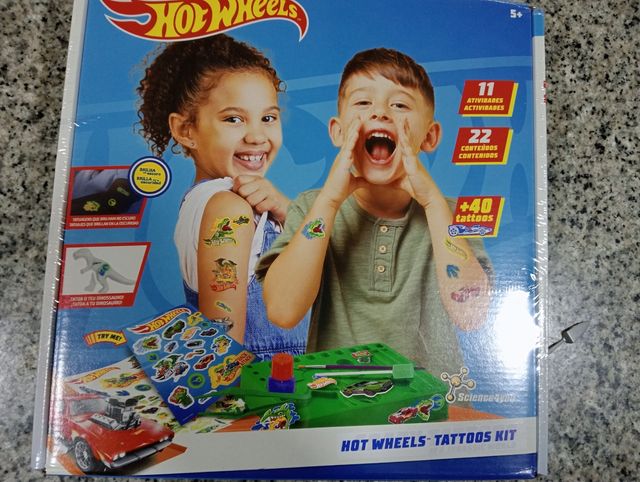 Juego fabrica de tatuajes hotwheels