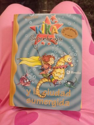 Kika Superbruja, detective (Kika Superbruja / Kika Super Witch) (Spanish Edition)
