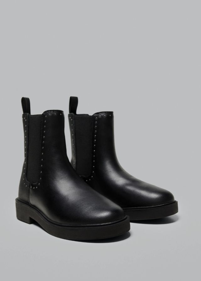 Botines de piel y tachas. Mango Kids